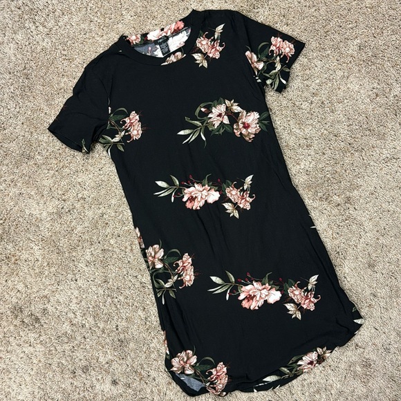 Black & Floral Short Sleeve Mini Dress - Picture 5 of 10